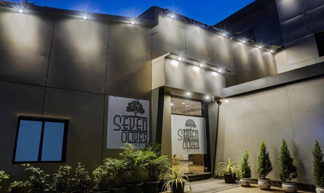 Treebo Trip Seven Olives Andheri Βομβάη Εξωτερικό φωτογραφία
